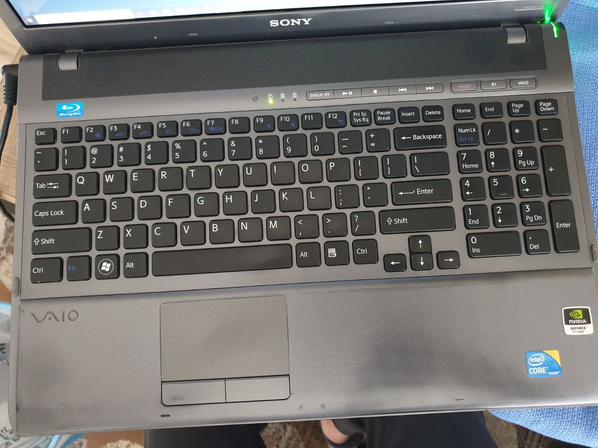 Sony VAIO INTEL CORE I7-Q740 1.73 GHz 16.4IN 240GB 8GB Ram Sony VAIO INTEL CORE I7-Q740 1.73 GHz 16.4IN 240GB 8GB Ram