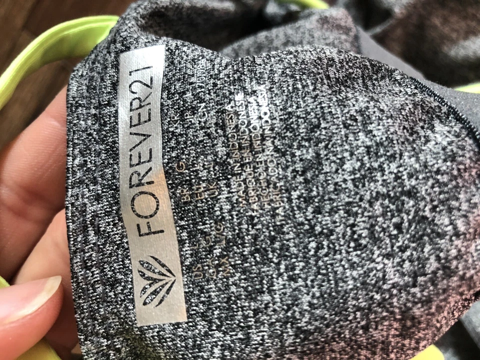 Forever 21 瑜伽背心锻炼绑带灰色上衣,尺寸 L — 第 4/4 张图片