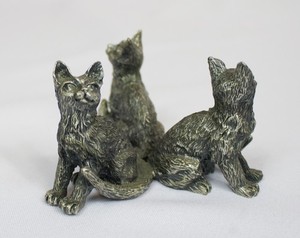 Pewter 3 Cat Pedestal Statuette Figurine Paperweight Vintage 2"x3.5"