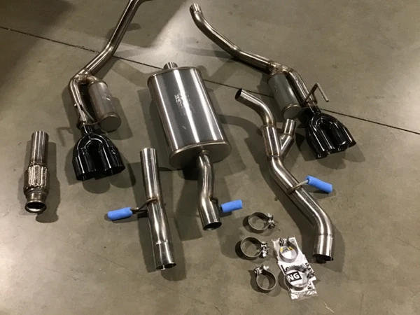 Escape Magnaflow 19543 para 21+ GMC Yukon XL/Chevy Suburban/Cadillac EscaladeESV Foto 2 de 4