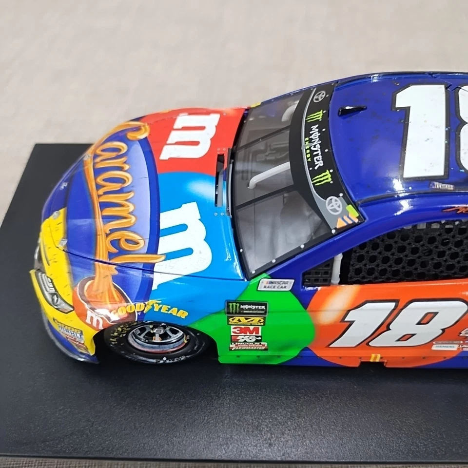 1:24 Lionel Action Diecast Kyle Busch #18 M&M's Caramel 2018 Pocono Win Camry LE Foto 2 de 4