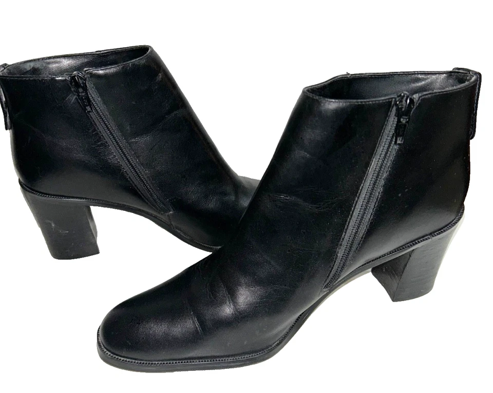 Valerie Stevens Women’s size 9 Vintage Black Minimalist Leather Ankle Boots - Image 3 of 4
