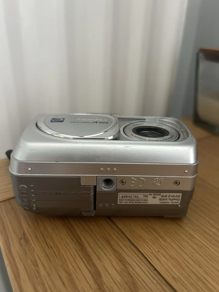 Fujifilm Digital Camera FinePix A405 2.0MP Silver Tested & Working, photo 2 of 5