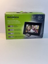 Insignia: 8 Inch Digital Photo Frame w Remote 128mb Memory