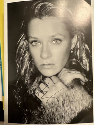 Shelby Lynne Autographed Postcard  I Am Shelby Lynne 