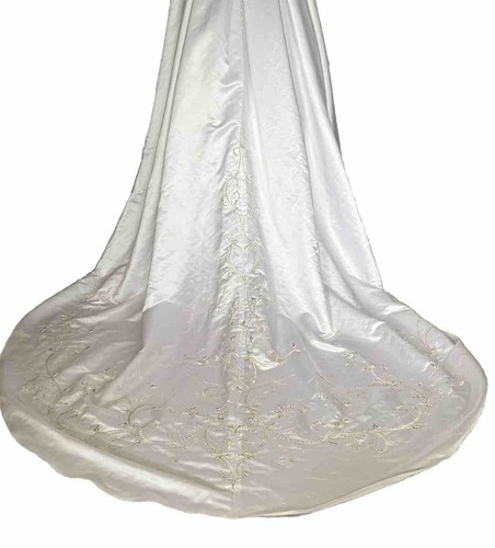 White Corset Style wedding gown - Picture 4 of 8