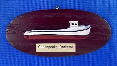 HALF HULL CHESAPEAKE BAY DRAKETAIL WORKBOAT MODEL, SMALL SIZE (5'' LONG)