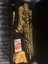 Alto Saxophone Mint Condition Barely Used Includes Case Accessories
