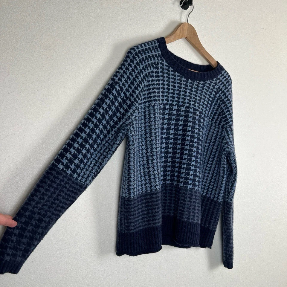 Pendleton Crewneck Sweater Mens Size Medium Blue Houndstooth Wool Cabin Cozy - Image 4 of 4