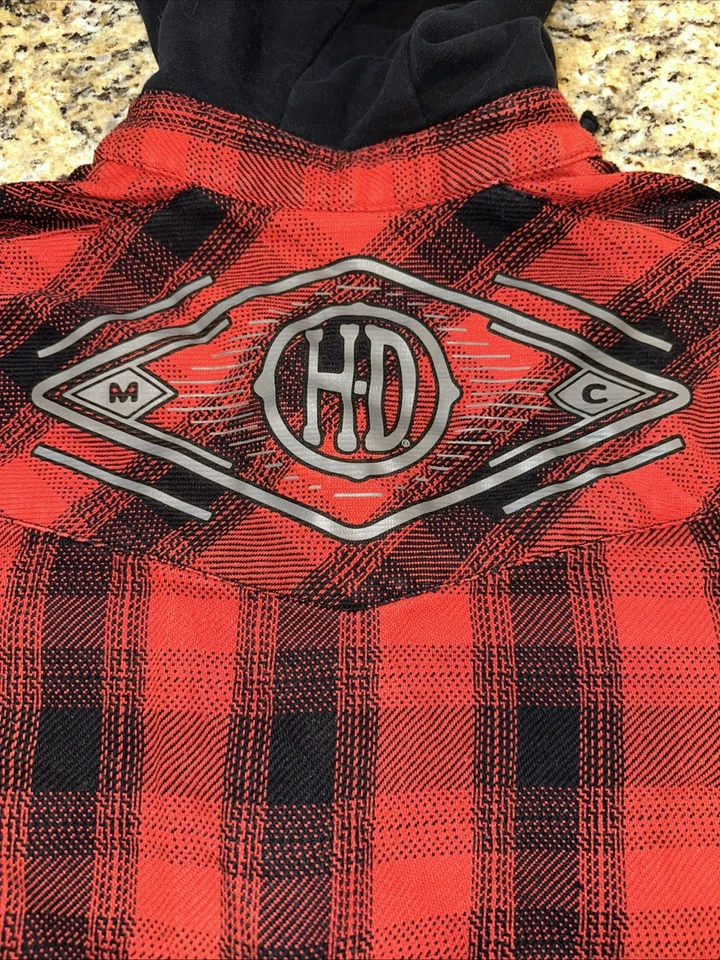 Harley-Davidson Men’s Hooded Plaid Shirt/Jacket In Red and Black. Size L - Image 4 of 4