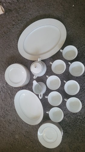 28pc. Noritake Ranier 6609 Japan Fine China Set White with Embossed Flowers - Picture 13 of 14