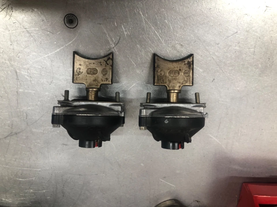 02 SKIDOO ROTAX MXZ SUMMIT 700 RAVE VALVE ASSEMBLY - Image 2 of 2