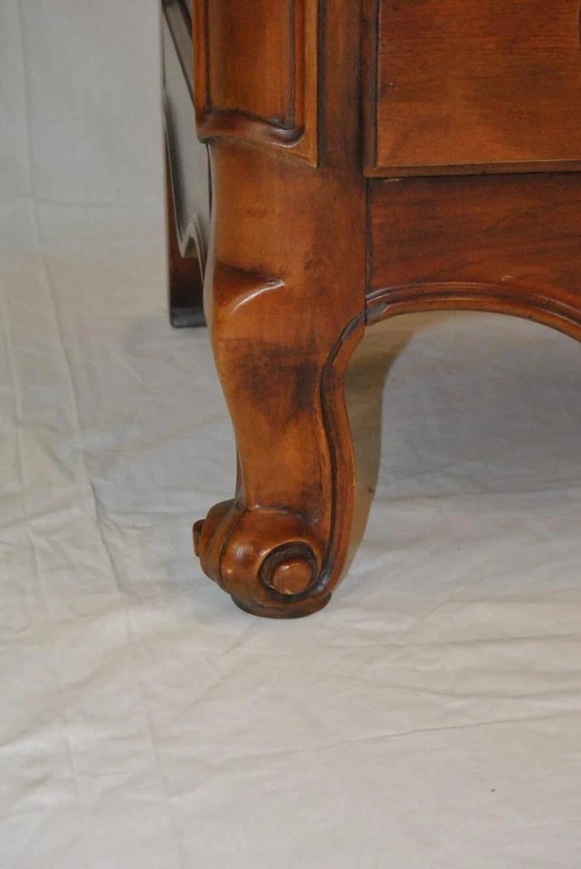 Cajonera French Country Cherry con 4 cajones de Henredon Registry Foto 4 de 4