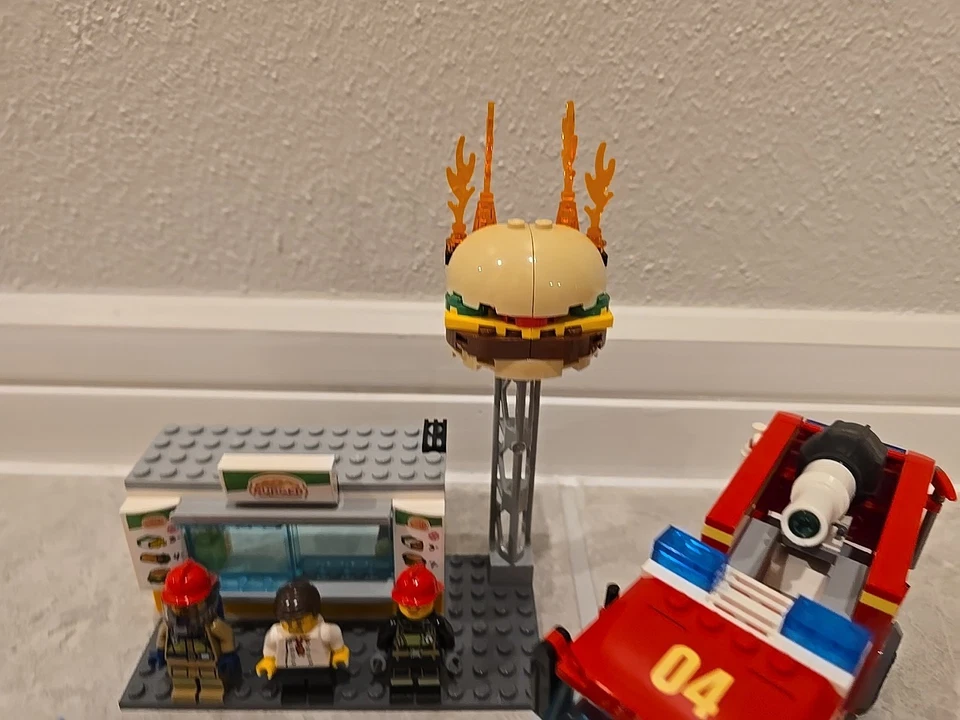 LEGO City 60214 Burger Bar Fire Rescue 100 % complete no box no manual - Image 4 of 4