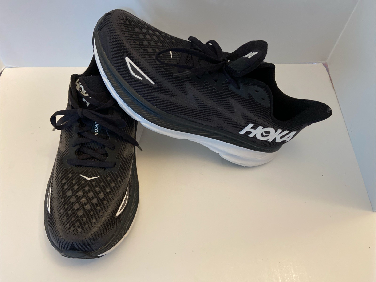 Hoka One One Clifton 9 Running Shoes Women's Size 11 D Wide Black White $145
