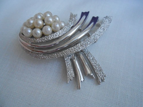 Spilla TRIFARI perle metallo colore argento trifanium collezione botanica - Foto 5 di 6