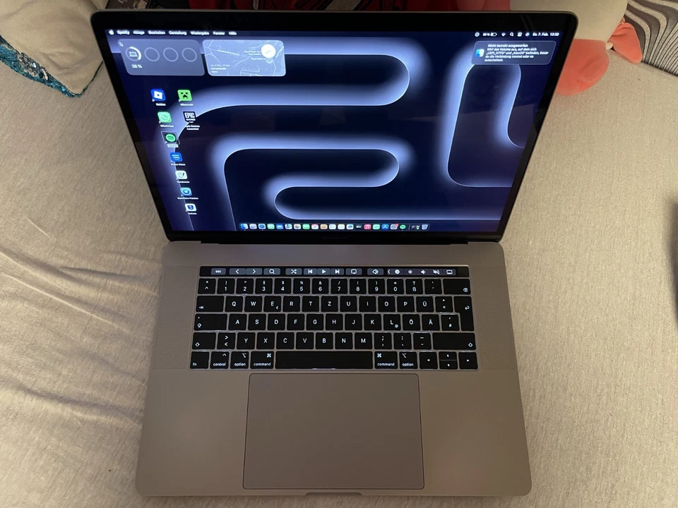 Apple MacBook Pro 15" 2018 · i7 · 16GB · 256GB, Foto 1 von 5