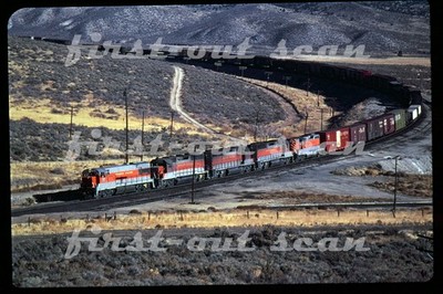 R DUPLICATE SLIDE - Western Pacific WP 755 GE U30B Action mit Frt Reno Jct 1967