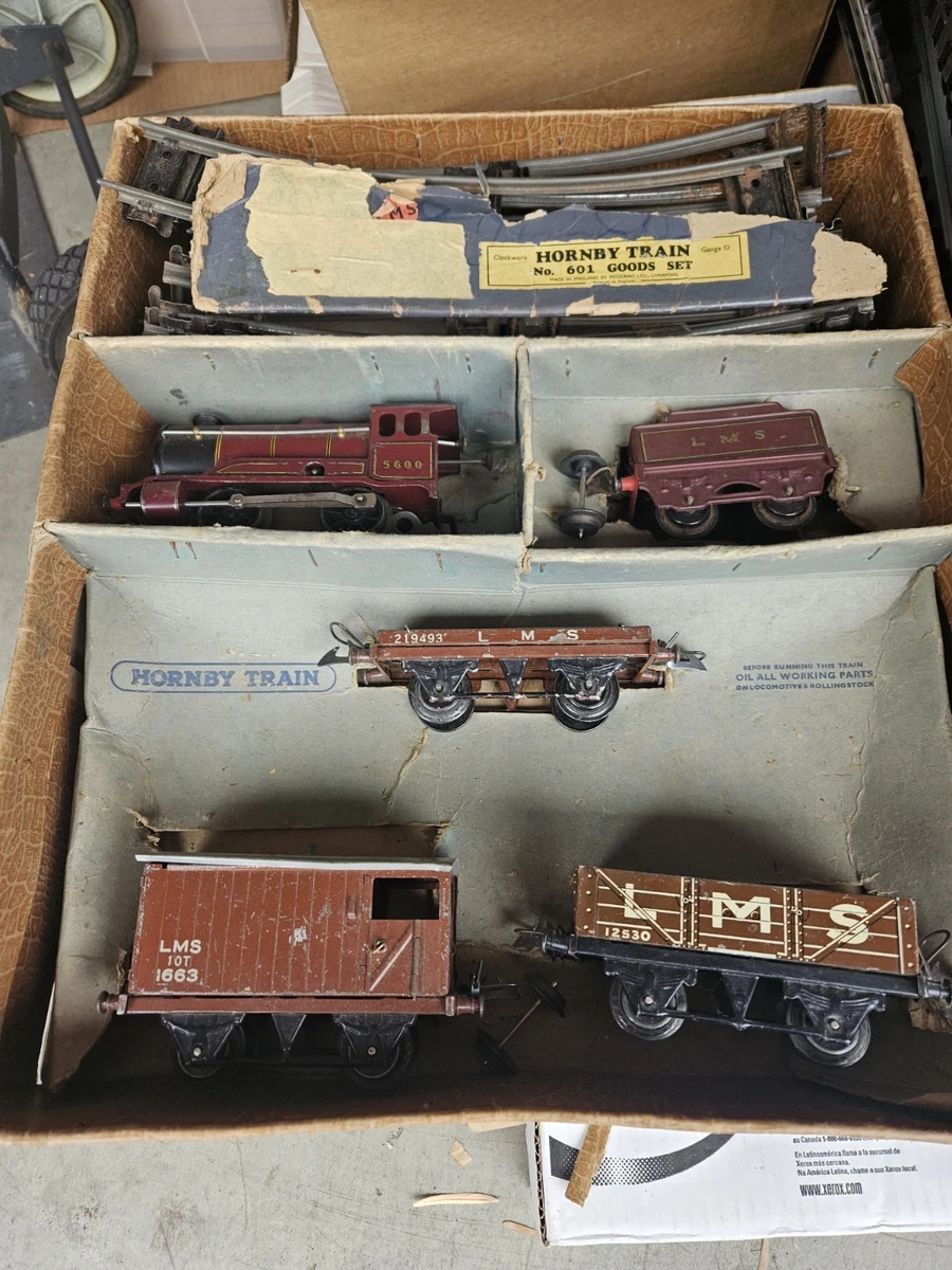 【ヴィンテージ】HORNBY TRAIN M1 GOODS SET 1950年製 Hornby '0' gauge - 1950s M1 Goods Set box containing clockwork 0-4
