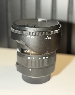 Sigma EX 10-20mm f/3,5 Weitwinkelobjektiv Nikon F mit Gegenlichtblende & Tasche