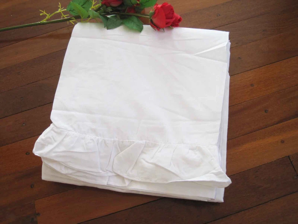 Encantadora sábana blanca 100 % algodón de encaje con volantes anchos de una pieza nueva Foto 4 de 4