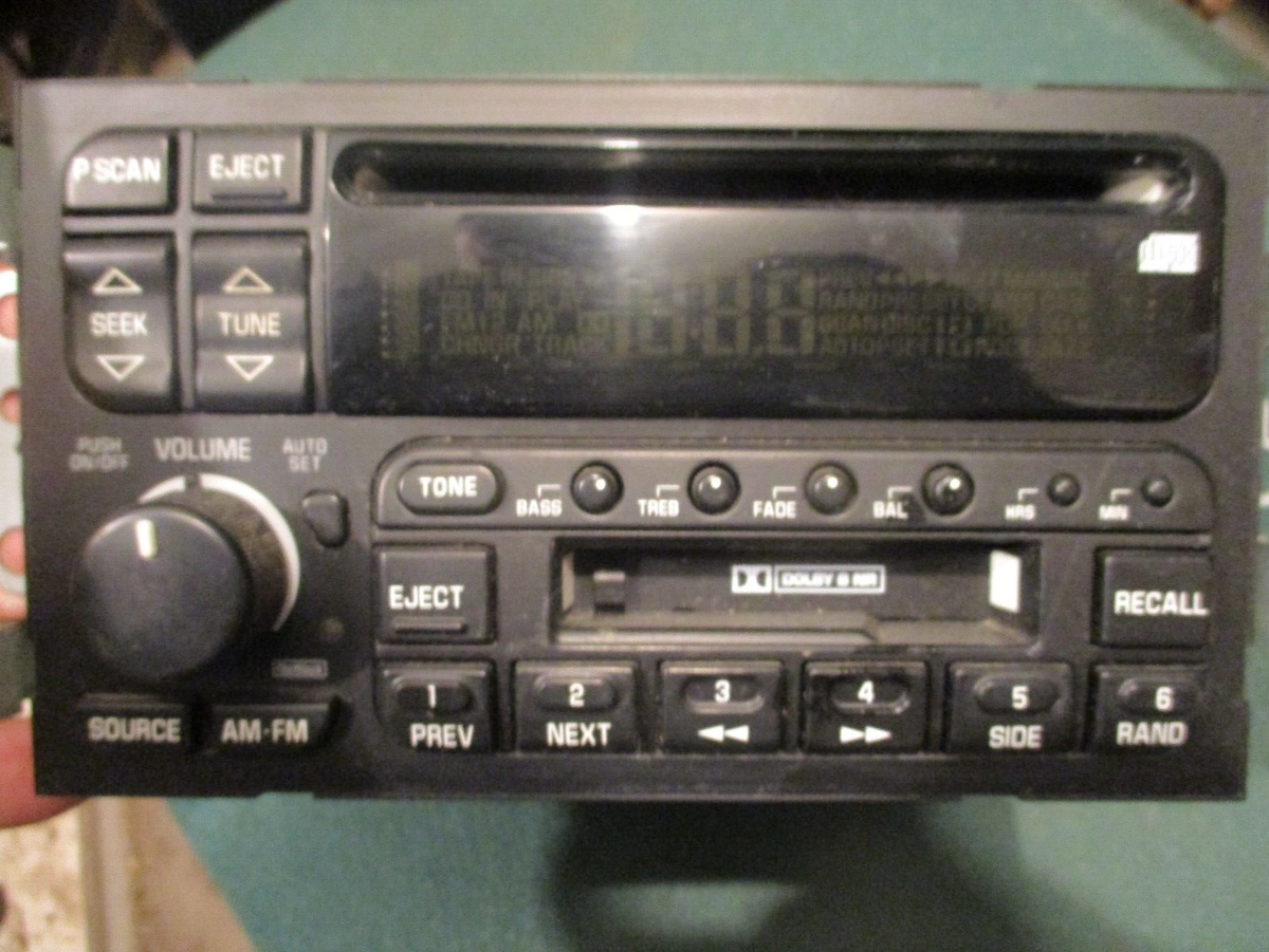 USED 00/01 BUICK LeSABRE DELCO ELECTRONICS # 09389324 CD/CASSETTE