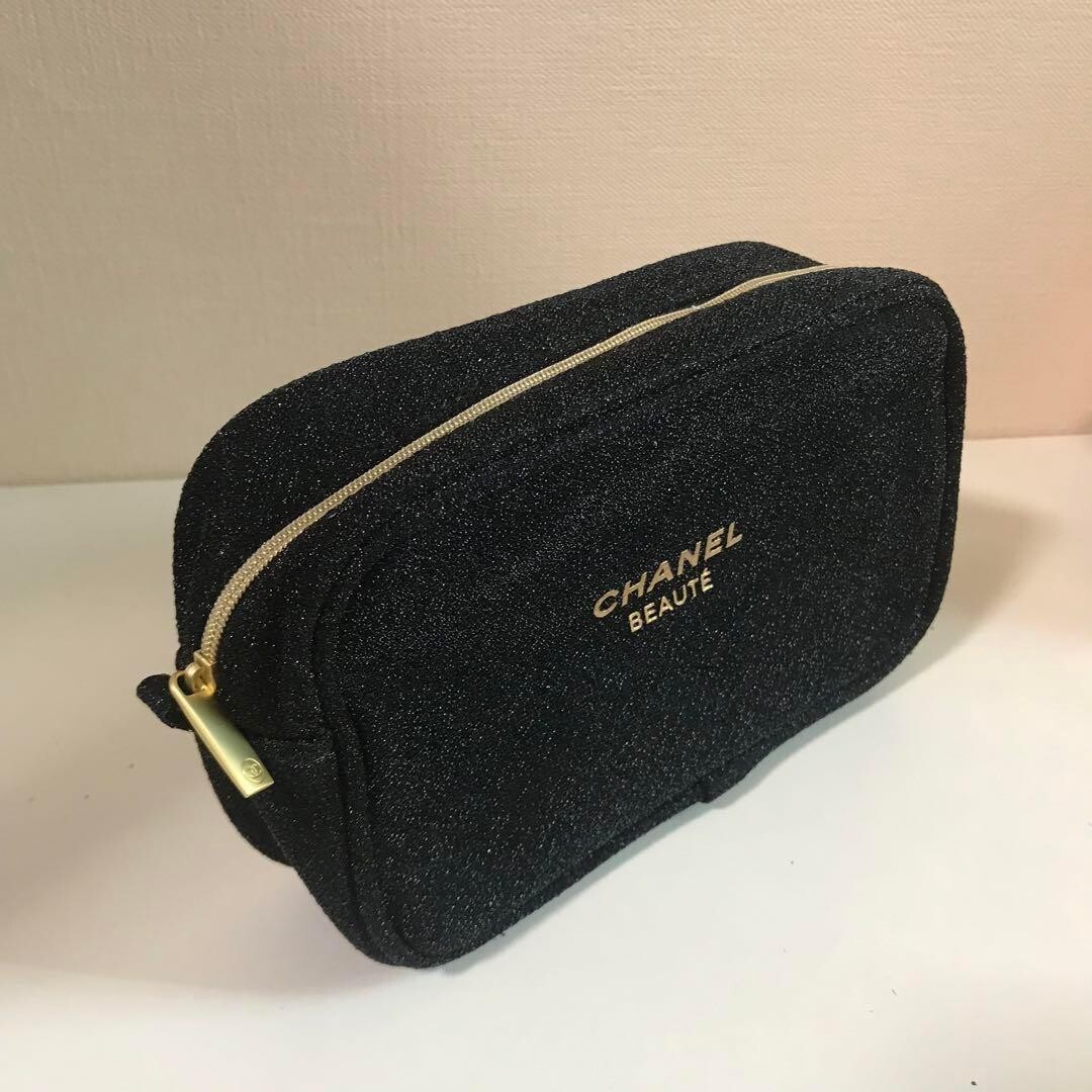 q*p様 CHANEL BEAUTÉ ノベルティ ラメブラック ポーチ 長短チェ CHANEL BEAUTE Pouch Black 13×20×5cm *No Box* Christmas limited