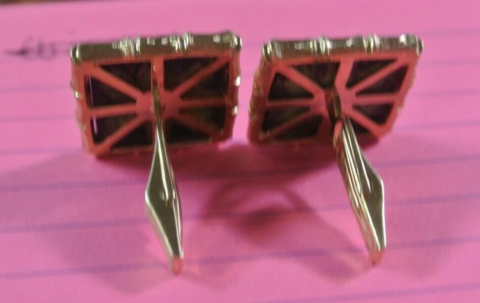 Gemelos de oro amarillo de 14K con patrón de arlequín de ónix y jade Foto 2 de 4