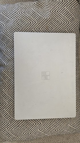 Microsoft Surface Laptop - Picture 4 of 5