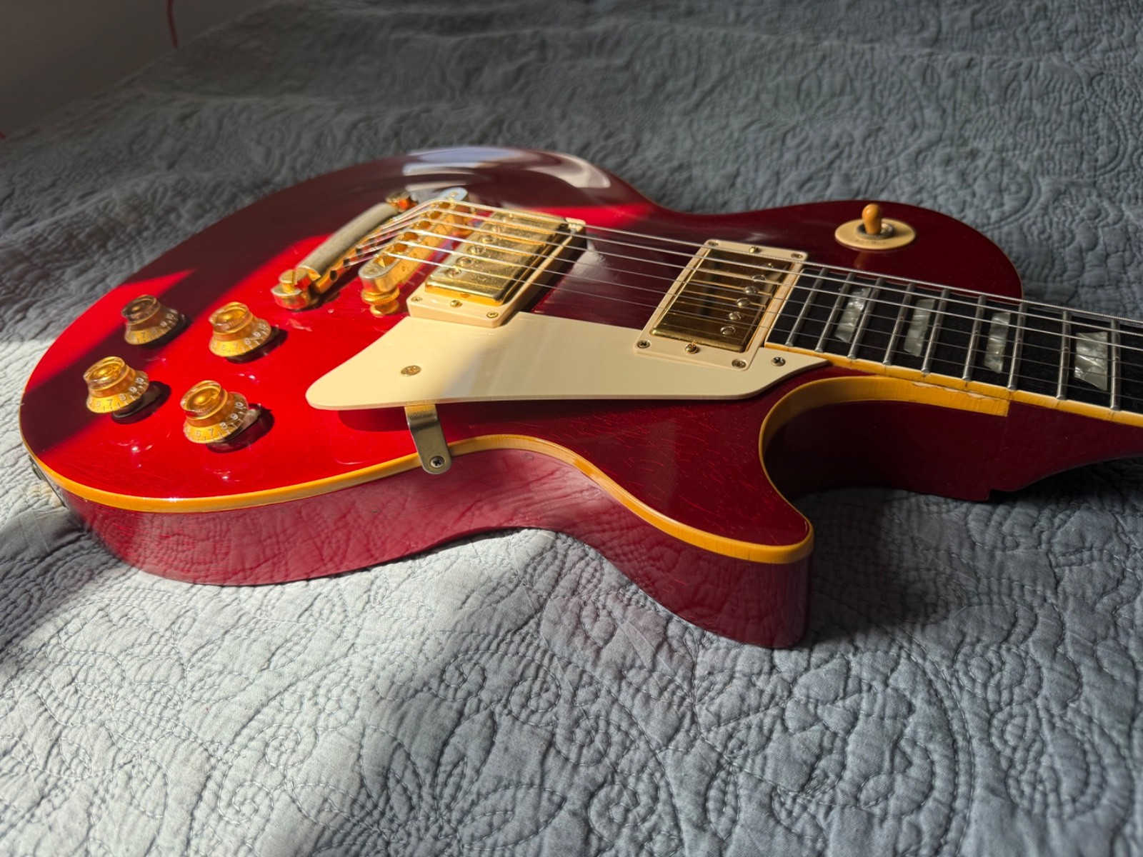 GIBSON 1982 LES PAUL STANDARD LIMITED EDITION  CANDY APPLE RED - EBONY FRETBOARD