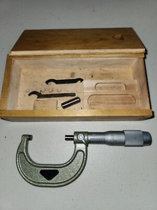 Toolmex Outside Micrometer 1"-2" Range .0001" Graduation - w/accessories and box