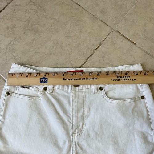 Oscar De LA Renta Jeans women’s US 12/ 30” white flair leg denim. - Picture 9 of 14