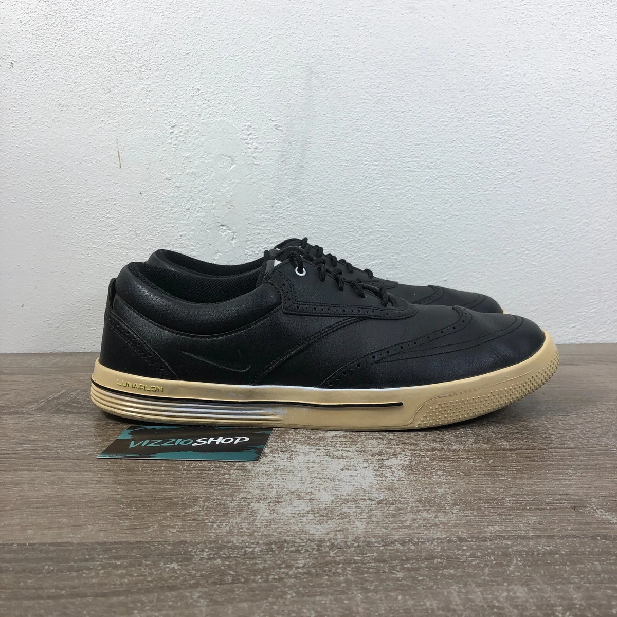 Nike swingtip top
