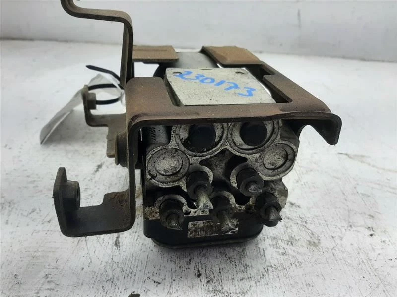 Conjunto de piezas de freno antibloqueo 00-02 Chevrolet Suburban 1500 88982287 Foto 4 de 4