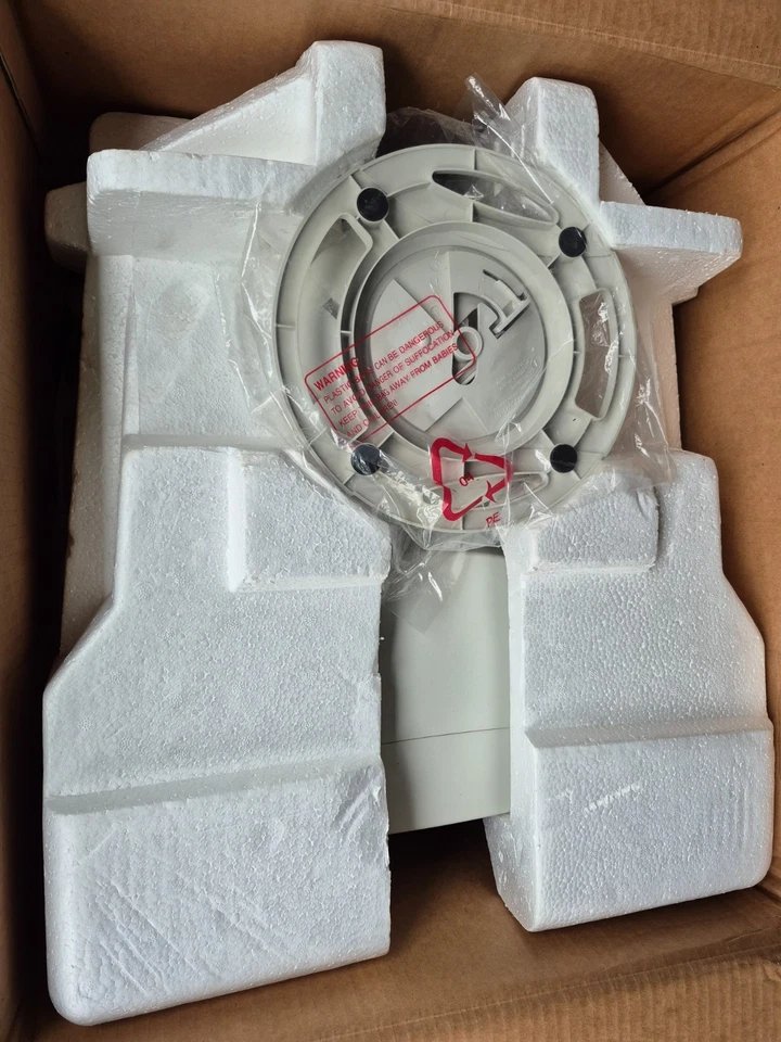 ELO Touchsystems Entuitive Touchmonitor 17"  Beige CRT Monitor ET1725C-7SWE-1 - Image 4 of 4