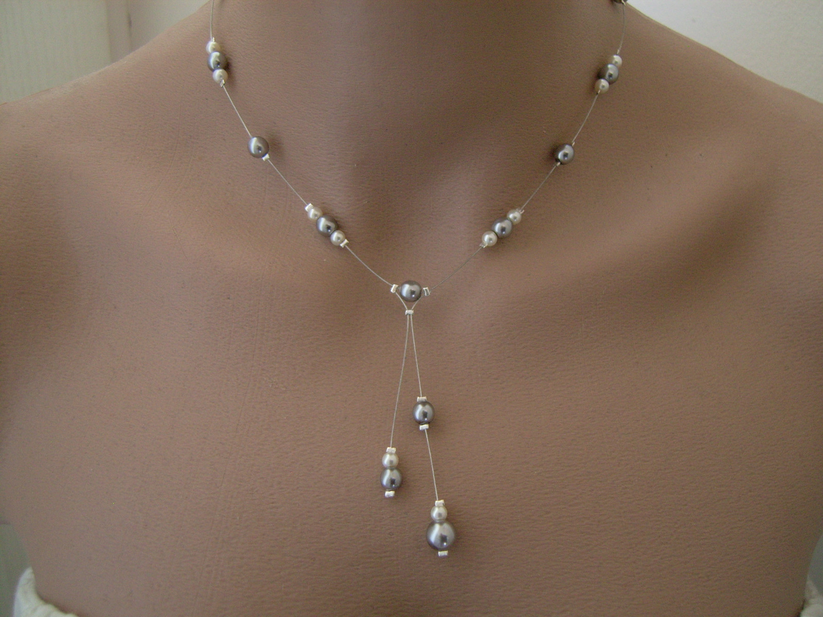 Collier perles ivoire écru gris anti-allergie pour invitée de mariage et soirée