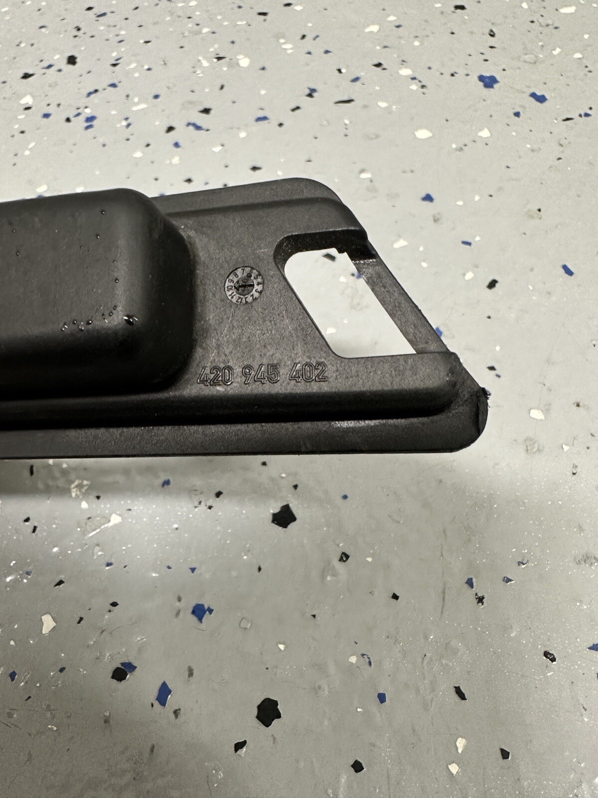 2011 Audi R8 Rear Bumper Reflector Bracket 420 945 402 Driver Side Left