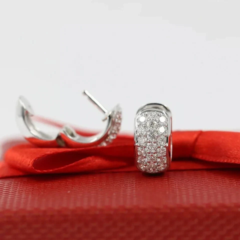 Pendientes de aro Huggie de plata de ley 925 de moissanita de corte redondo de 1,50 quilates para hombre/mujer Foto 4 de 4