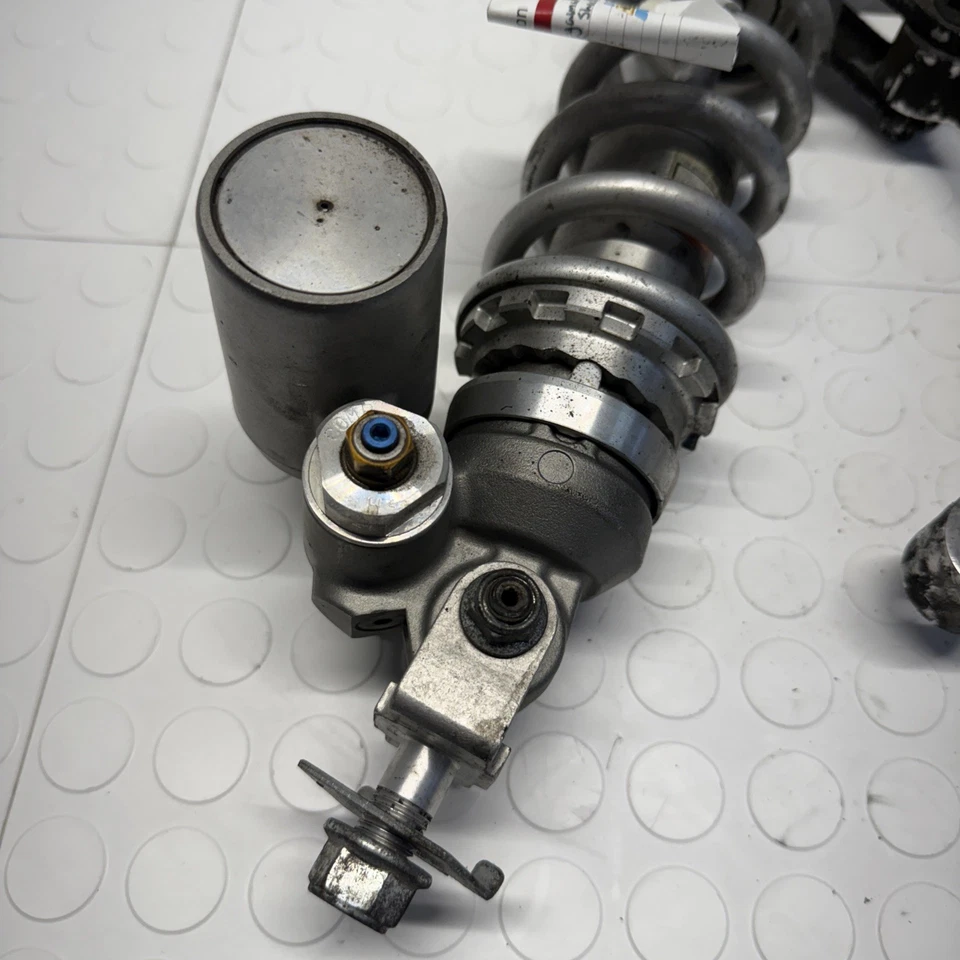 Yamaha YZF R1 2007 amortiguador trasero suspensión trasera fabricante de equipos originales usado bueno Foto 2 de 4