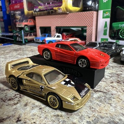 Hot Wheels Dash 4 Cash Series Gold Ferrari F40 & 1997 Ferrari F 512 M
