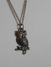 Owl Pendant - Silver tone chain Necklace 16"   N531 