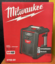 Jobsite Radio Charger Bluetooth USB 18 Volt 2792-20 Milwaukee M18