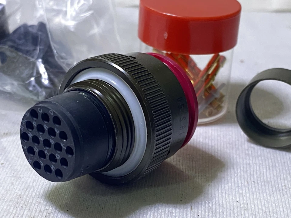 1pcs - SOURIAU 851-06RC14-19S50 19-Pin Circular Connector NOS "Oxide" - Image 3 of 4