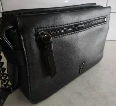 Simply Vera Wang Sintra Crossbody Bag Purse Handbag Black