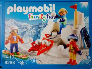 playmobil snowball fight
