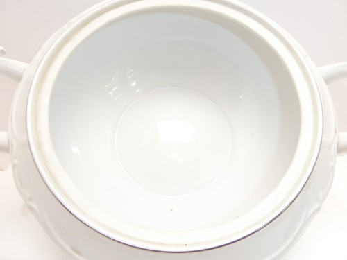 Japan Seyei Elegant Lady Lidded Bowl with Handles Blue Floral - Picture 4 of 8