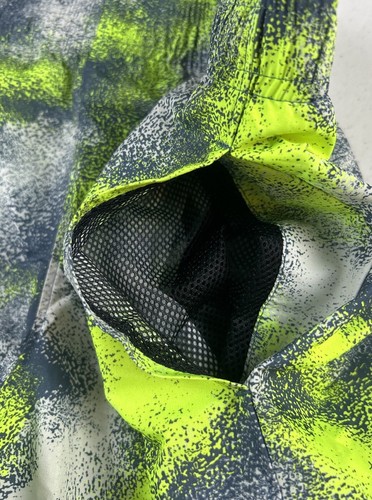 Under Armour Shorts Youth Boys XL Multicolor Woven Lightweight Polyester Graphic - Picture 6 of 7