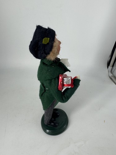 Byers' Choice Carolers Victorian Family E Boy Green Coat Holding Gifts Presents - Picture 3 of 8