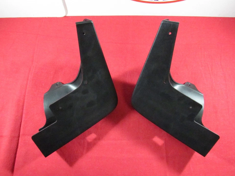 Protectores contra salpicaduras traseros moldeados negros CHRYSLER 300 NUEVO OEM MOPAR Foto 4 de 4