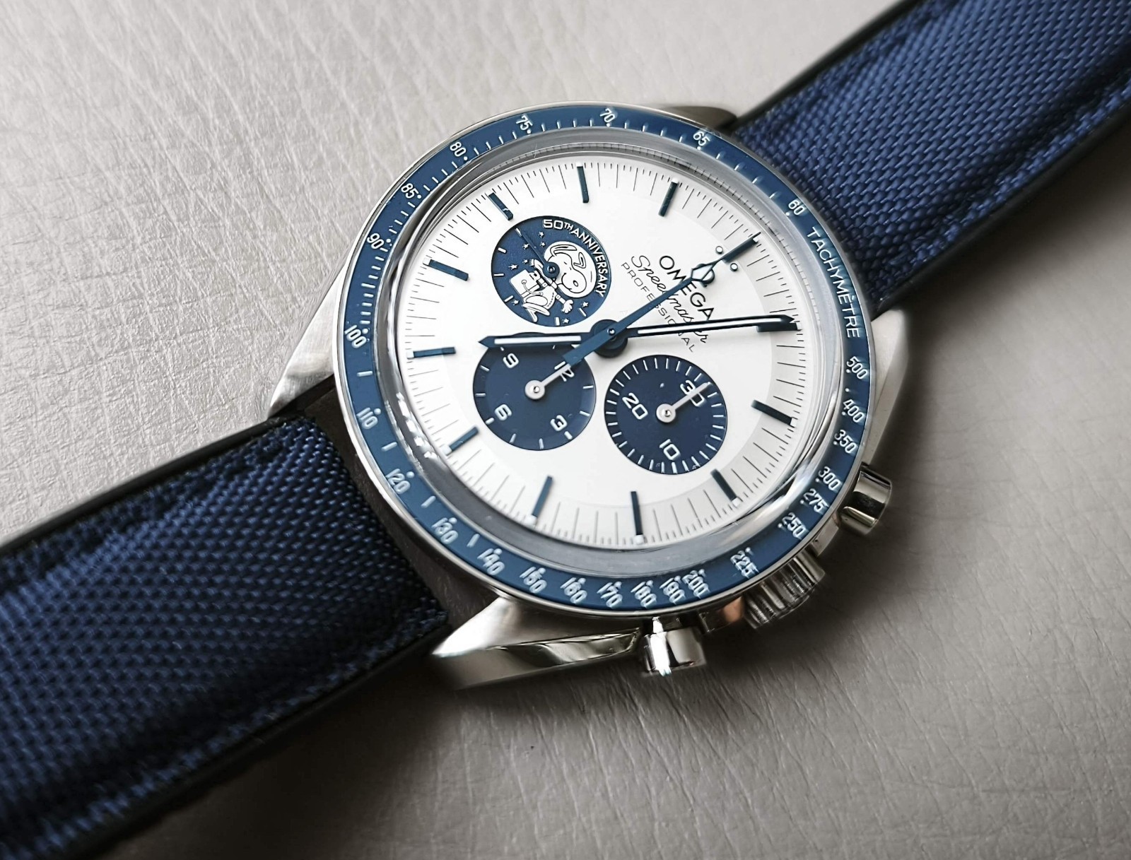 OMEGA Speedmaster Silver Snoopy. 2022. Model reference 310.32.42.50.02.001